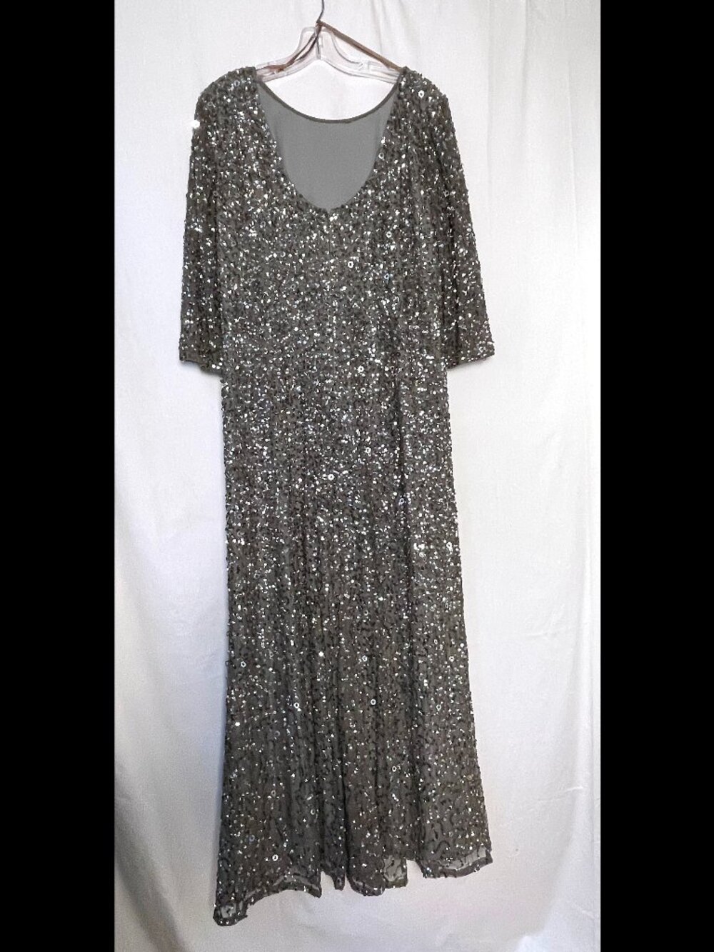 Adrianna Papell Scoop-Back All-Over Sequin Mesh Gown 20 NWT Lead Gray